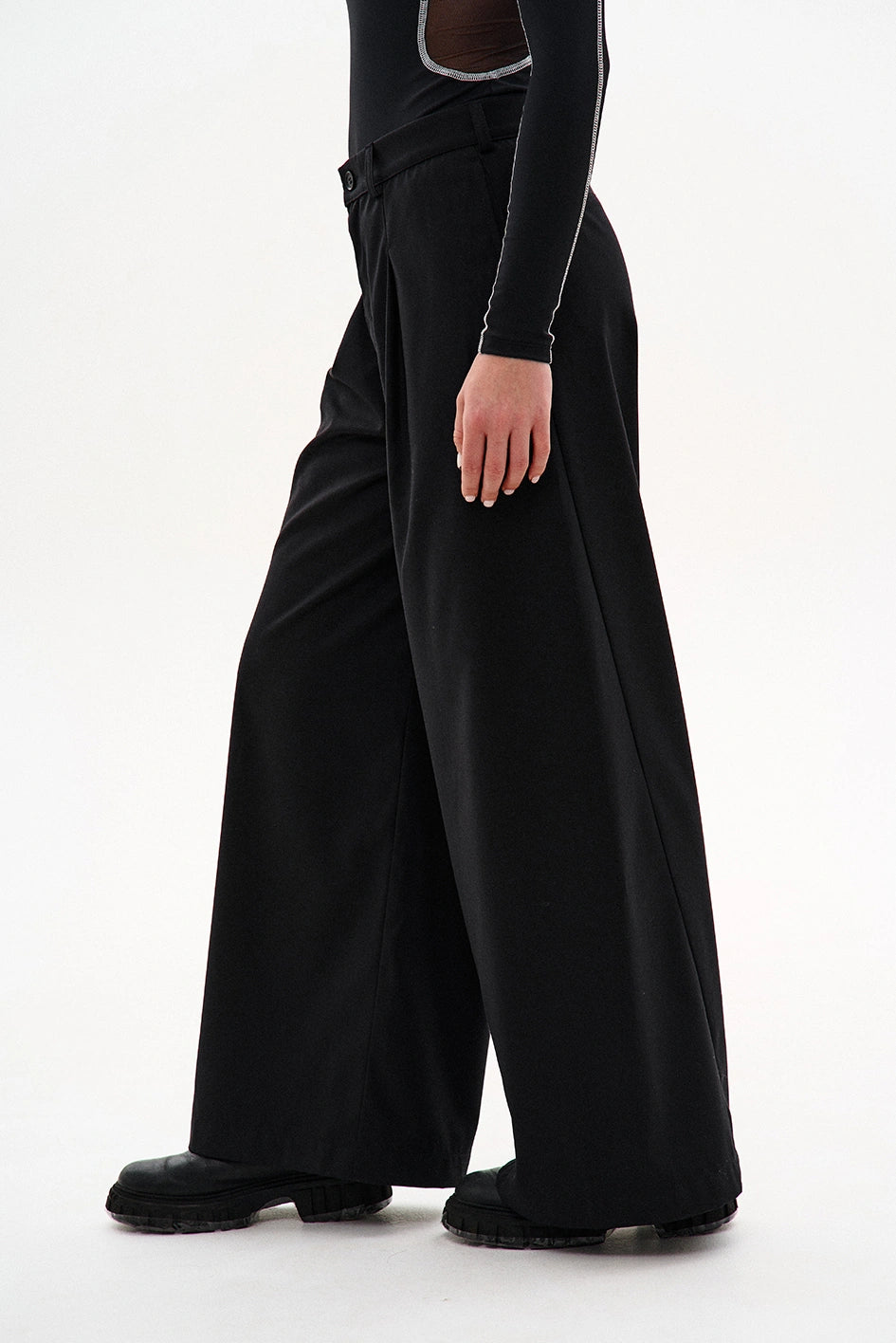 Wide lightweight trousers “Sora”