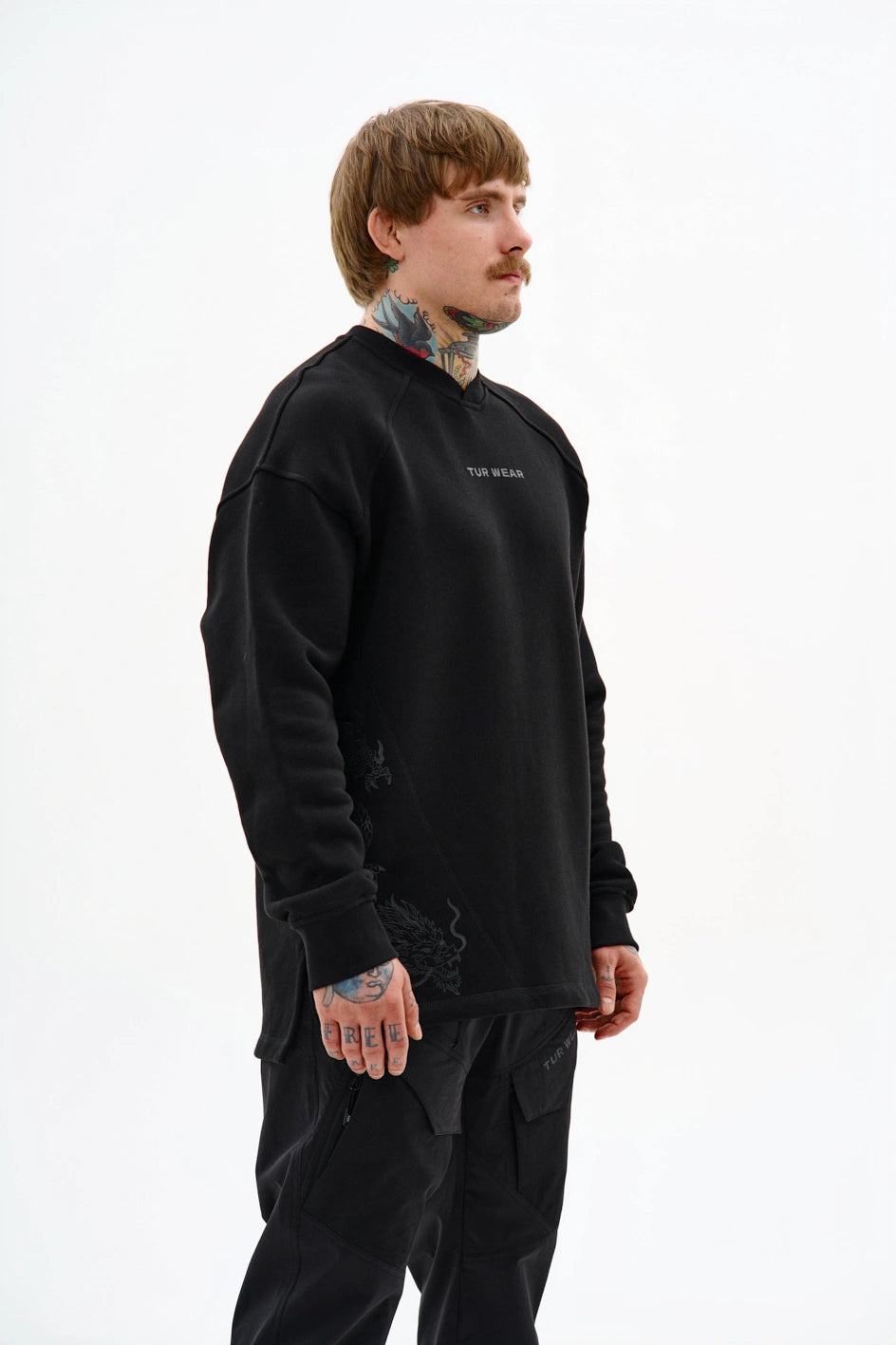 Sweatshirt mit Print "Tatsu"