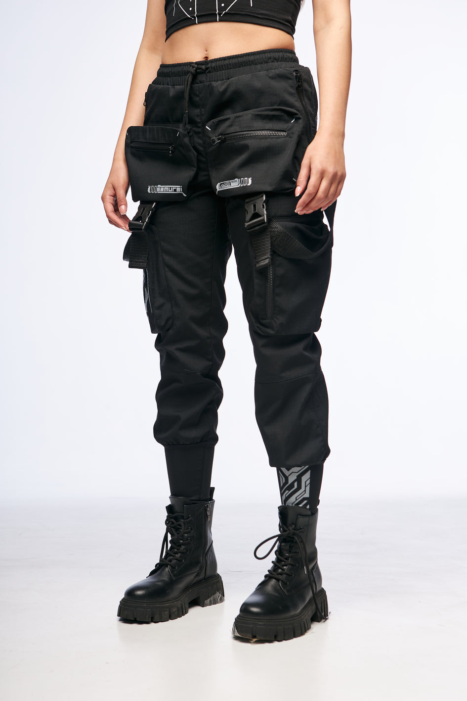 Hose mit Aufdrucken „SW-2422“