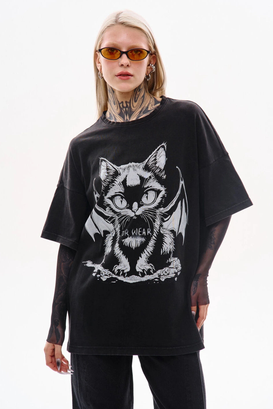 Oversized T-shirt with a washed effect "Hellcat"