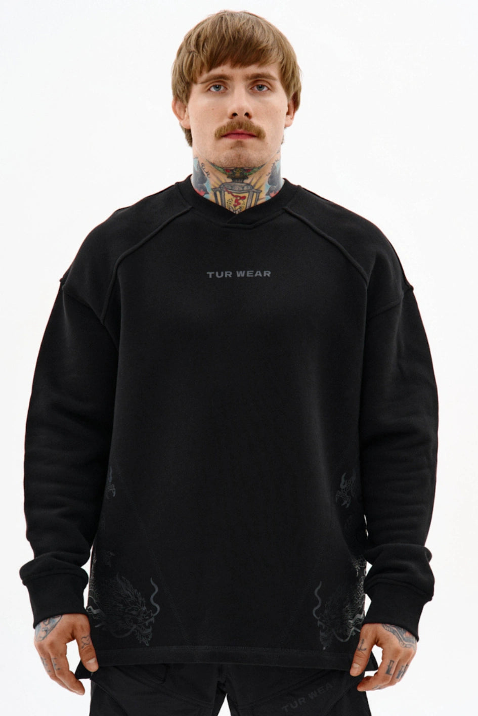 Sweatshirt mit Print "Tatsu"