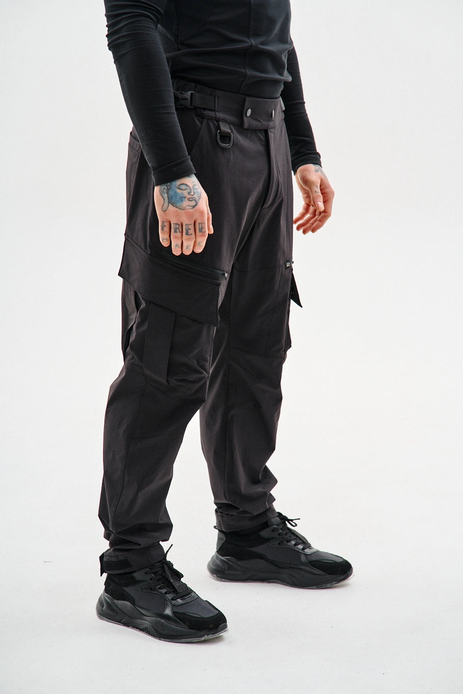 Straight-cut nylon cargo pants “Dairu 2.0”